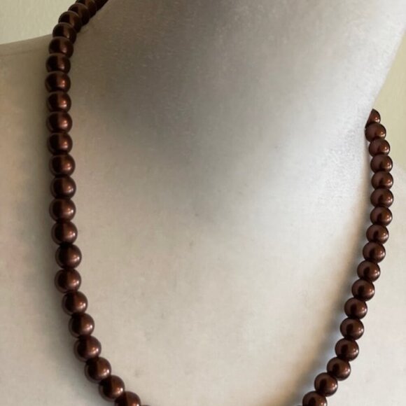 VINTAGE Brown Faux Pearl 18 KGP 19" Single Strand Necklace - Picture 5 of 14